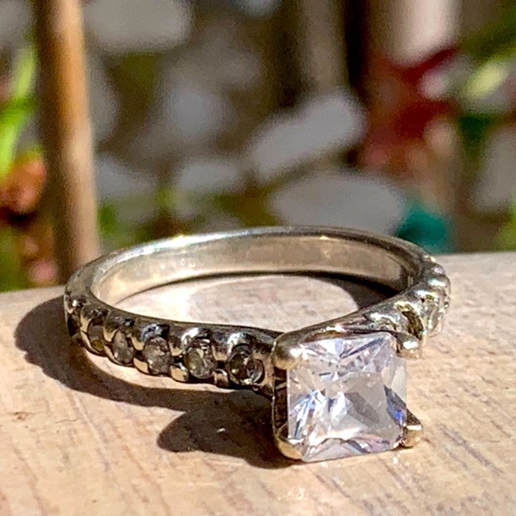 Stunning Sterling Silver Princess Cut Cubic Zirconia  Engagement Ring - Picture 1 of 12